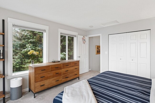 Building Photo - FURNISHED! Exquisite 3-Bedroom Furnished H...