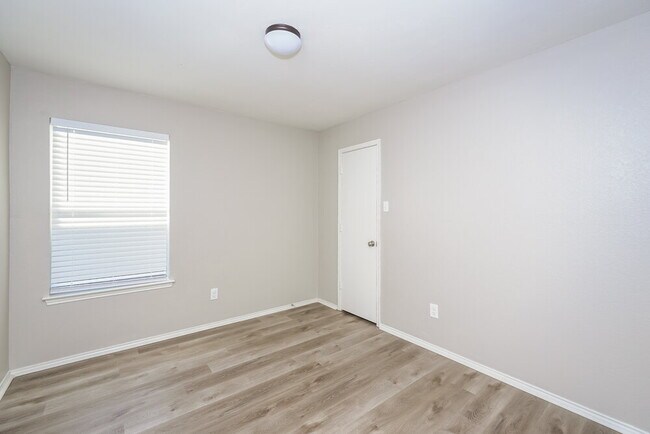 Building Photo - 10229 Winkler Dr