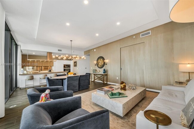 Building Photo - 1000 Brickell Plaza