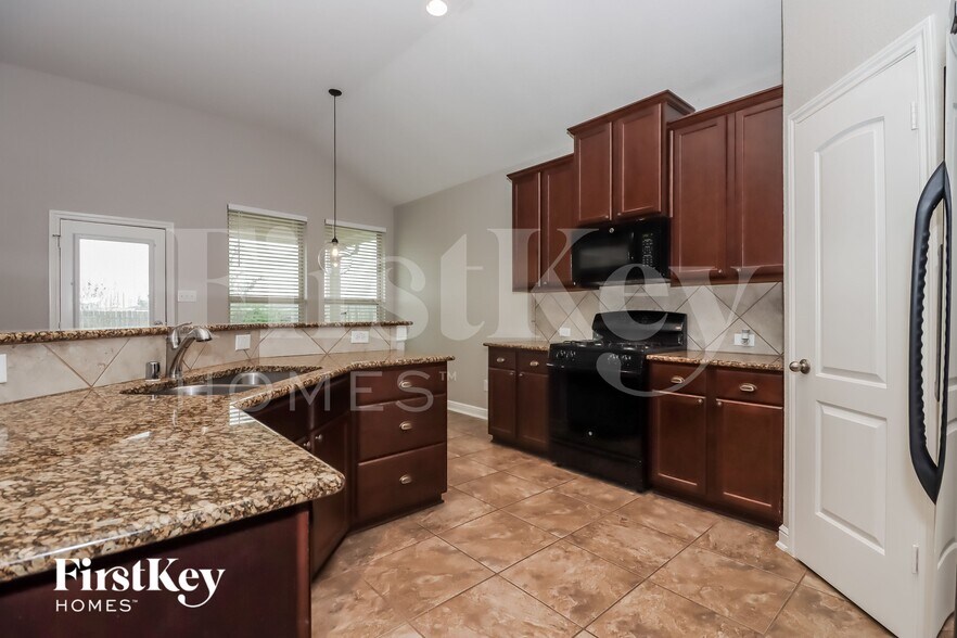 Building Photo - 15007 Appian Oak St