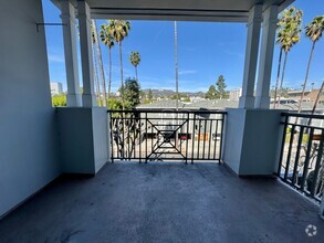Building Photo - LUXURY CONDO IN THE HEART OF NEW HOLLYWOOD!