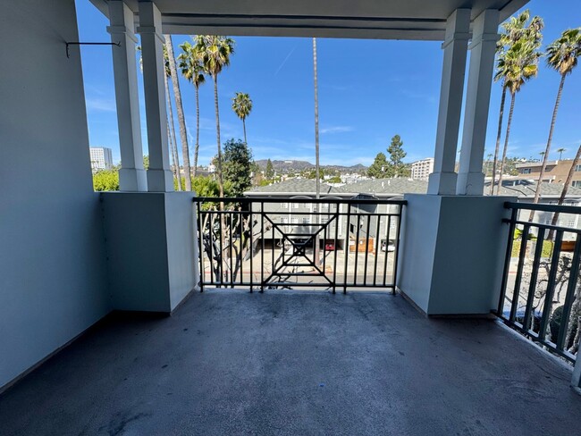 Primary Photo - LUXURY CONDO IN THE HEART OF NEW HOLLYWOOD!