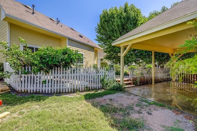 Building Photo - 1504 E 19th St