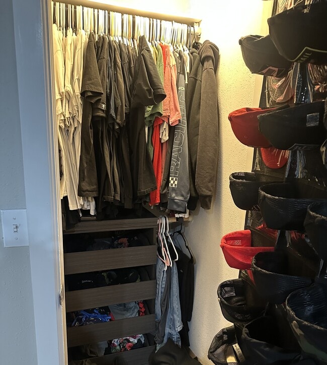 Building Photo - 600a Sara St