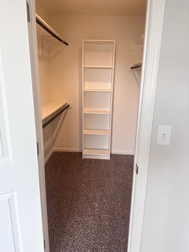 Building Photo - 3 Bed | 2.5 Bath | 2 Car Garage Townhome in Grain Valley w/ Special