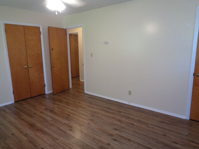 Building Photo - House for Rent-Country Club Area