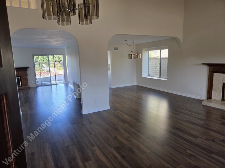 Building Photo - 725 Azure Hills Dr