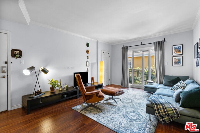 Building Photo - 332 Rexford Dr