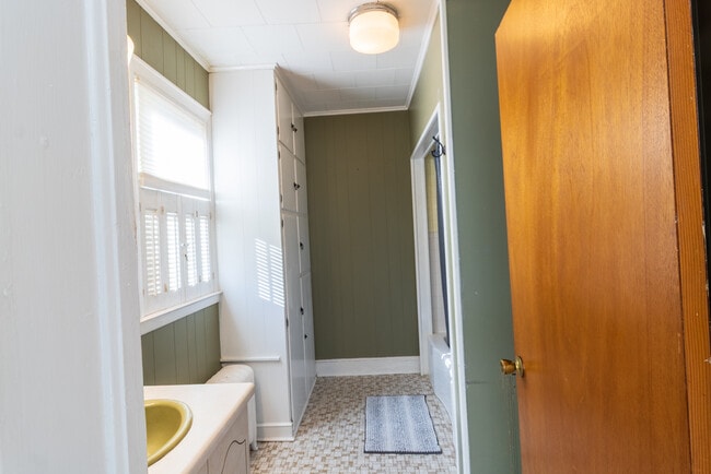 Building Photo - 16 Smith St