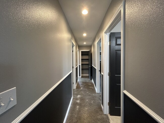 Building Photo - 16-2106-2106 Silversword Dr