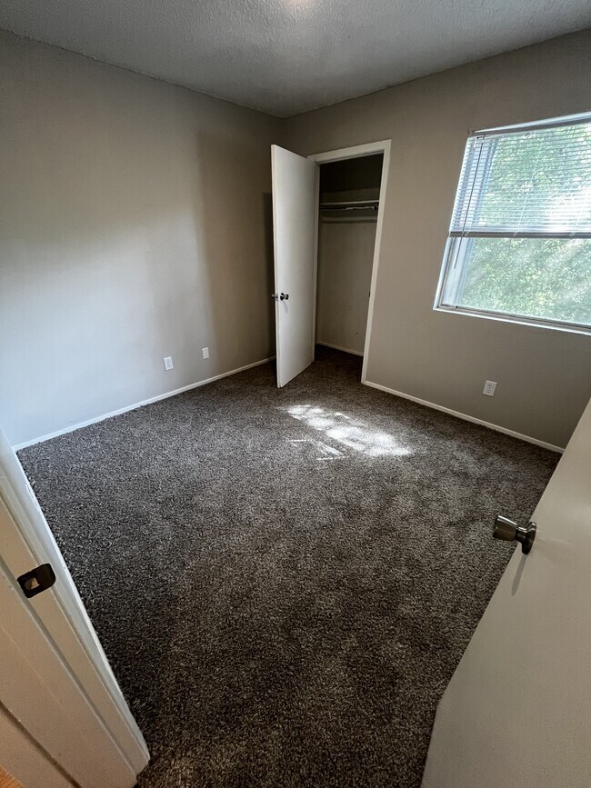 Building Photo - 821 Bracewood Cir