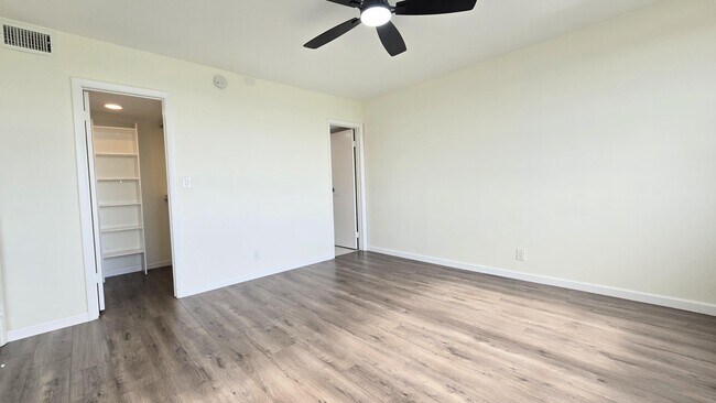 Building Photo - 3100 W Rolling Hills Cir