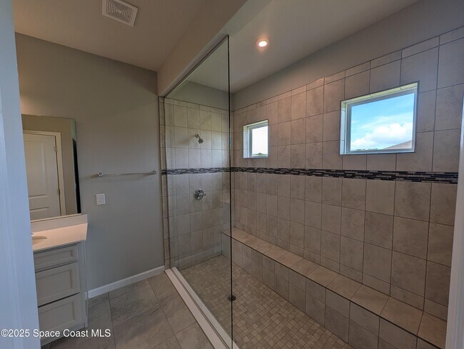 Building Photo - 2273 Landing Dr