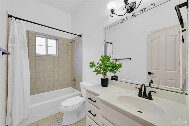 Building Photo - 22 Midlands Cir