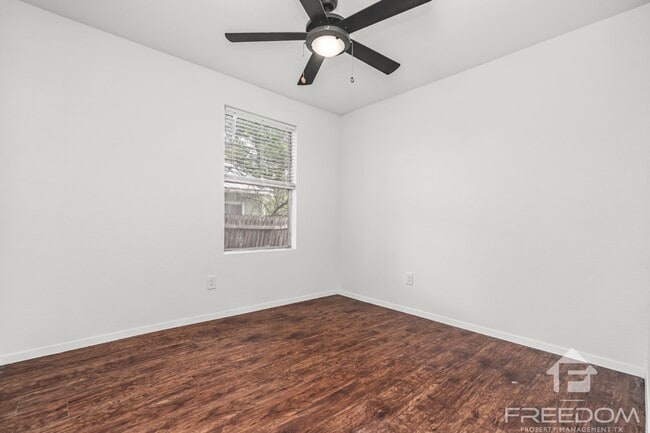 Building Photo - 1824 Katy St