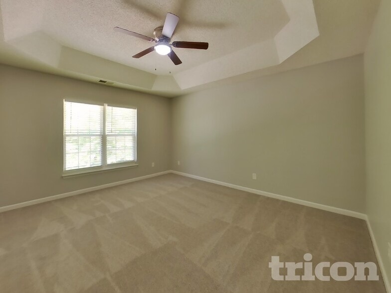 Building Photo - 4035 Far West Dr