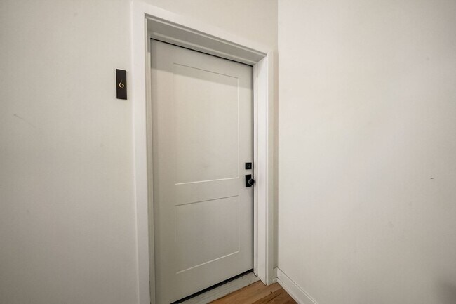 Building Photo - 620 S 8th St