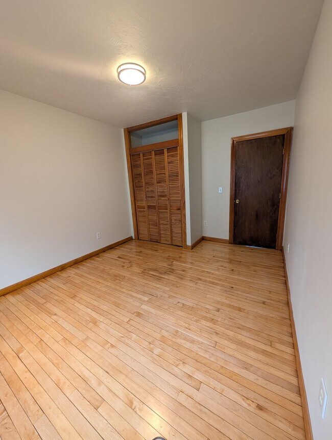 Building Photo - 306 N Main St