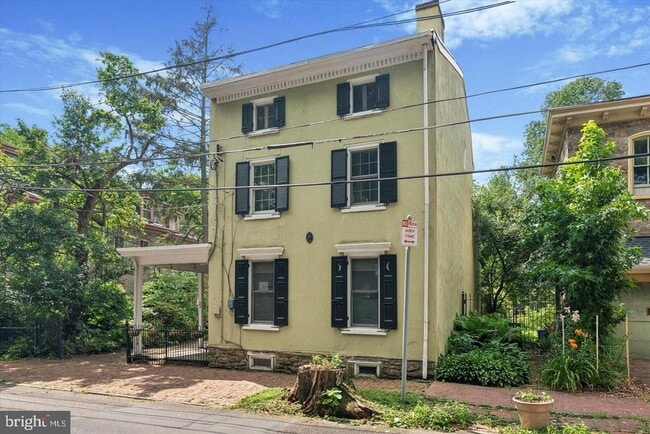 Building Photo - 23 W Walnut Ln