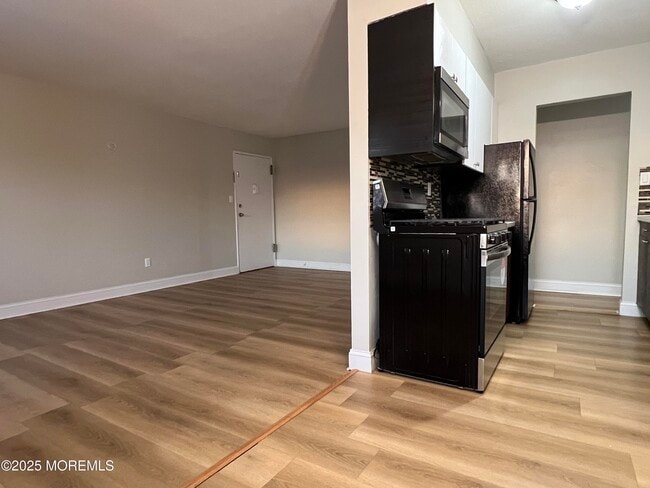 Building Photo - 12 Manchester Ct