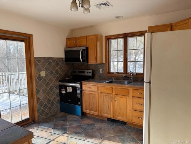 Building Photo - 88 Pierce Cir