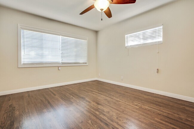 Building Photo - 5923 Jumilla Ave