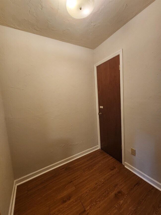 Building Photo - 828 W Carolina St