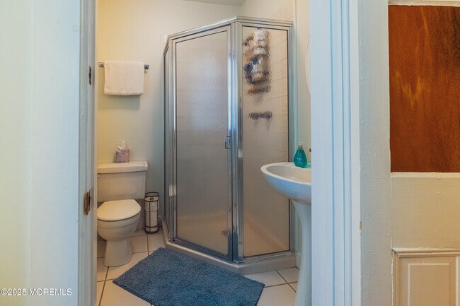 Building Photo - 3 Bath Ave