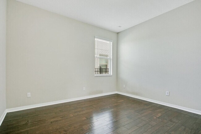 Building Photo - Spacious 4 Bed 3 Bath Home