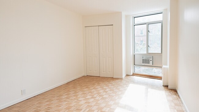 Building Photo - 19 Winchester St