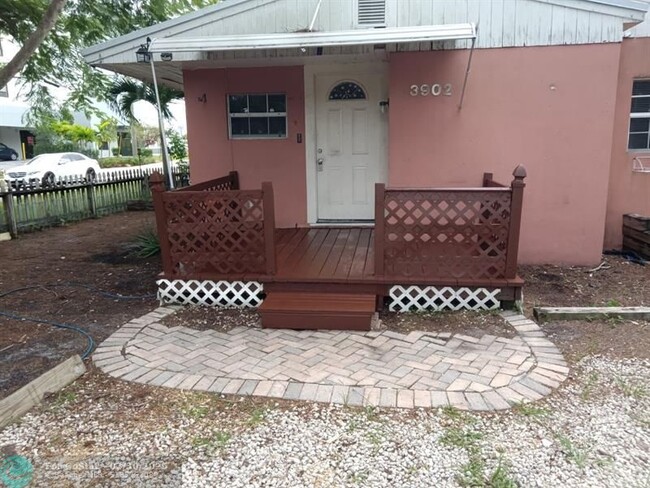 Primary Photo - 3902 SW 12th Pl