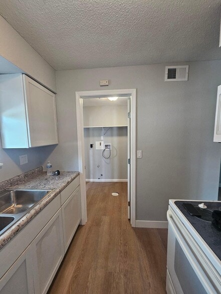 Building Photo - 742 Demaret Dr