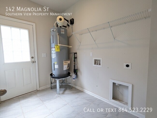 Building Photo - 142 Magnolia St