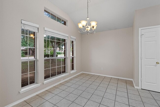Building Photo - 1404 River Oak Dr