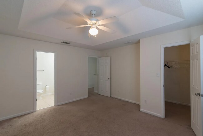 Building Photo - 3 Bed x 3 Bath with Garage!!!!