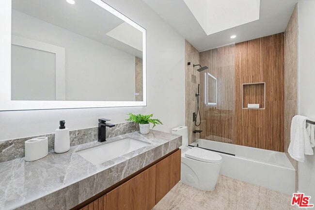 Building Photo - 2831 Overland Ave