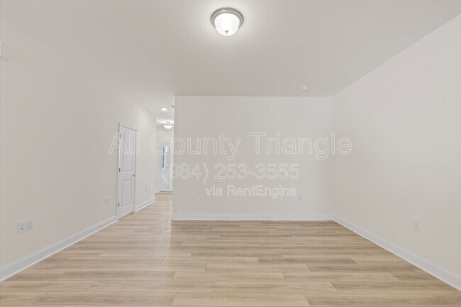 Building Photo - 1176 Channel Drop Dr