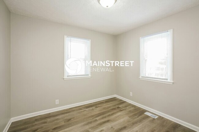 Building Photo - 3 Bedroom Pet-Friendly Home in Indianapolis, IN with Main Street Renewal