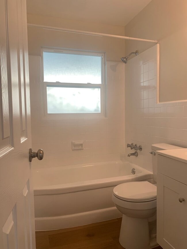 Building Photo - 2  Bedroom Single Family Home