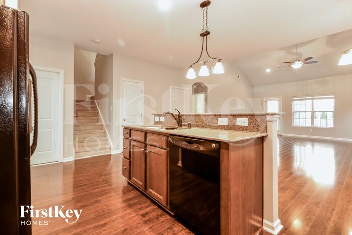 Building Photo - 9023 Hema Ln