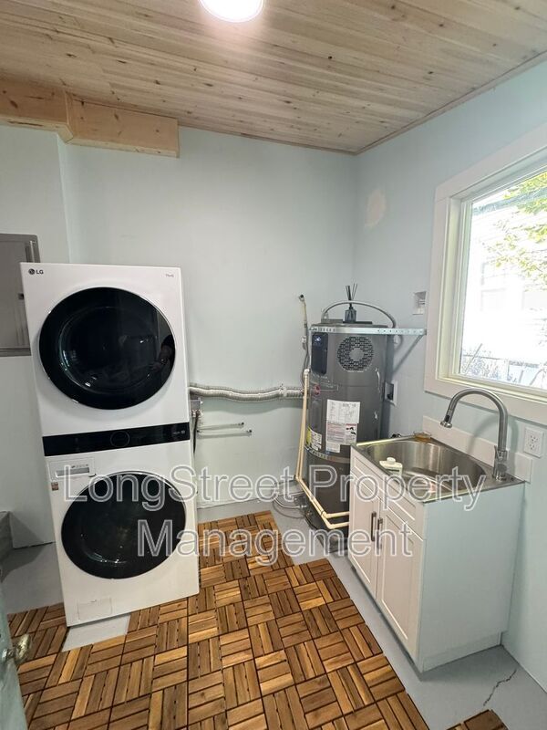 Building Photo - 129 NW 11th St