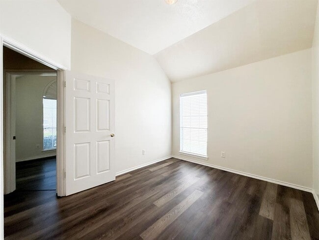 Building Photo - 2931 Quail Hawk Dr