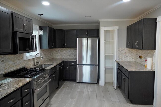 Building Photo - 1362 Narragansett Blvd