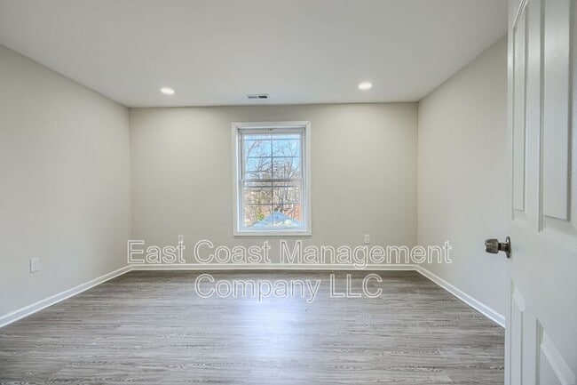 Building Photo - 4612 Schley Ave