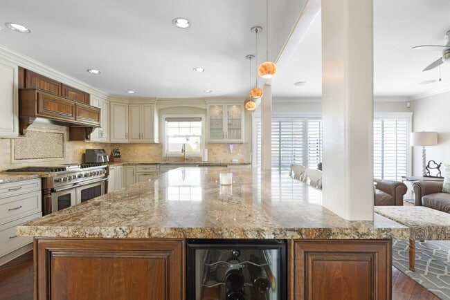 Building Photo - Modern Luxury in Cypress – 4BR Home with H...