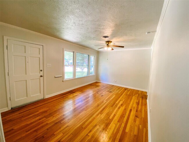 Building Photo - 1808 Princeton Ave