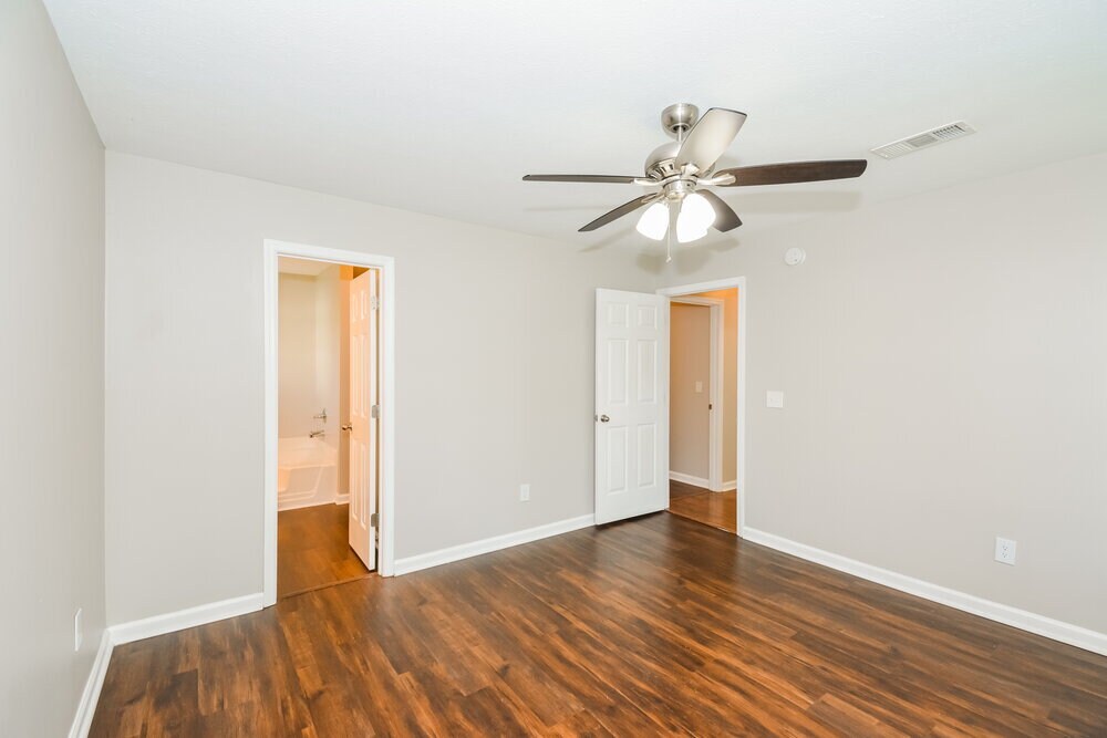 Building Photo - 405 Randall Ln