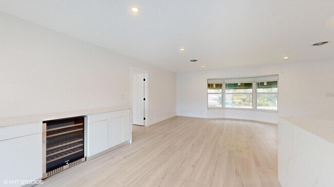 Building Photo - 4761 NE 28th Ave