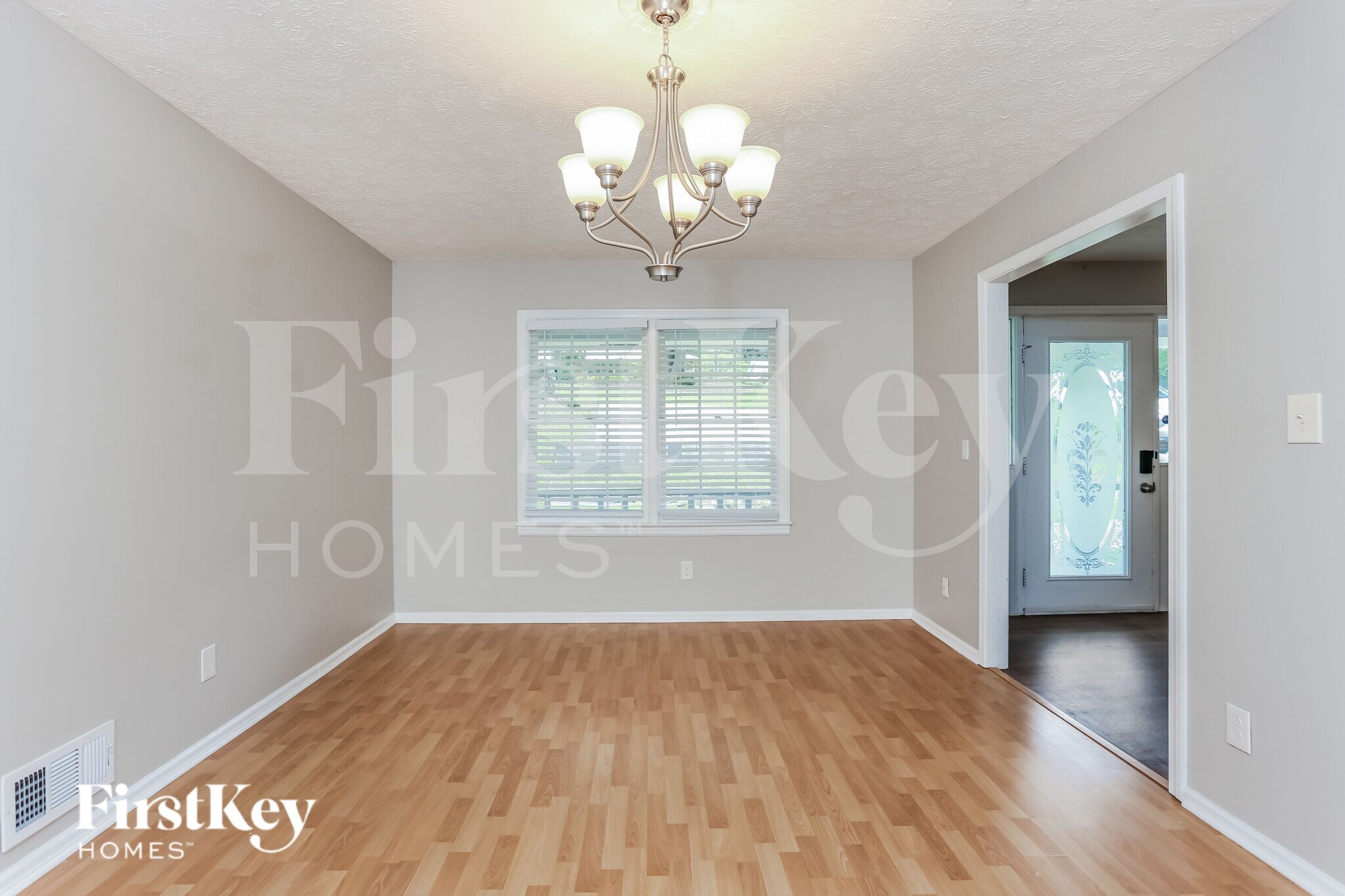 Building Photo - 3120 Oak Dr