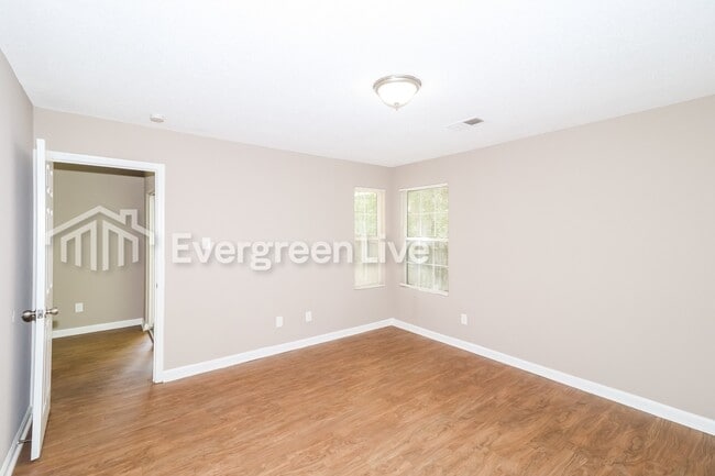 Building Photo - 4855 Royal Run Dr